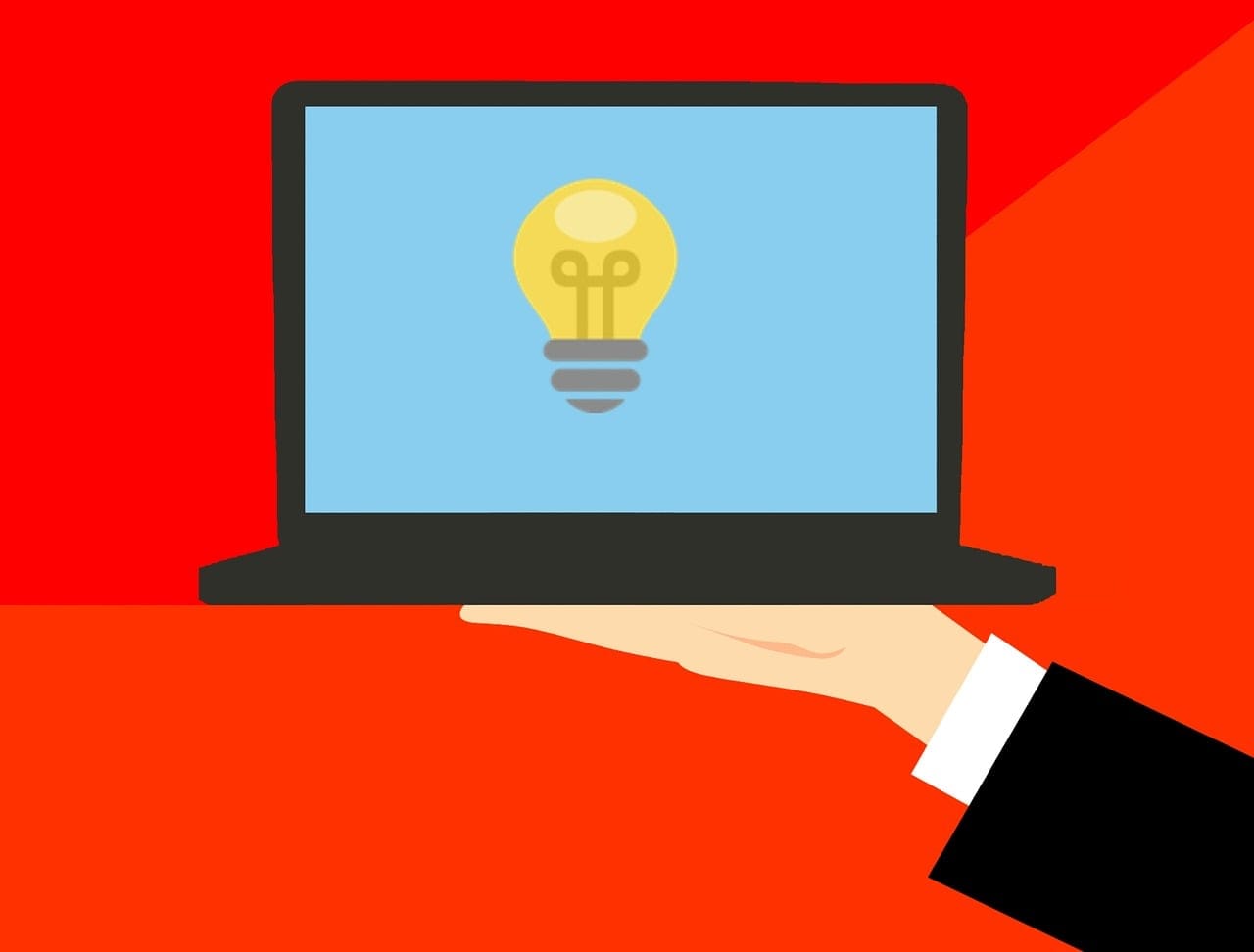 IT consultant working with a business client on strategy
